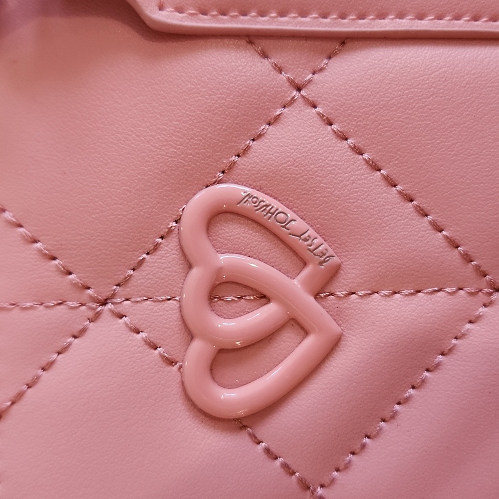 🔥Clearance🔥 Betsey Johnson Pink Peach Quilted Wristlet - Picture 4 of 8